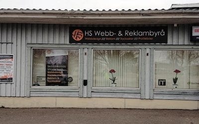 Ny fasadskylt på kontoret